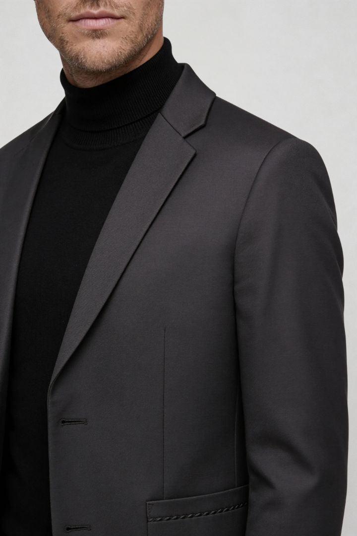 men’s gray tailored blazer slim fit smart casual sport coat structured silhouette close-up