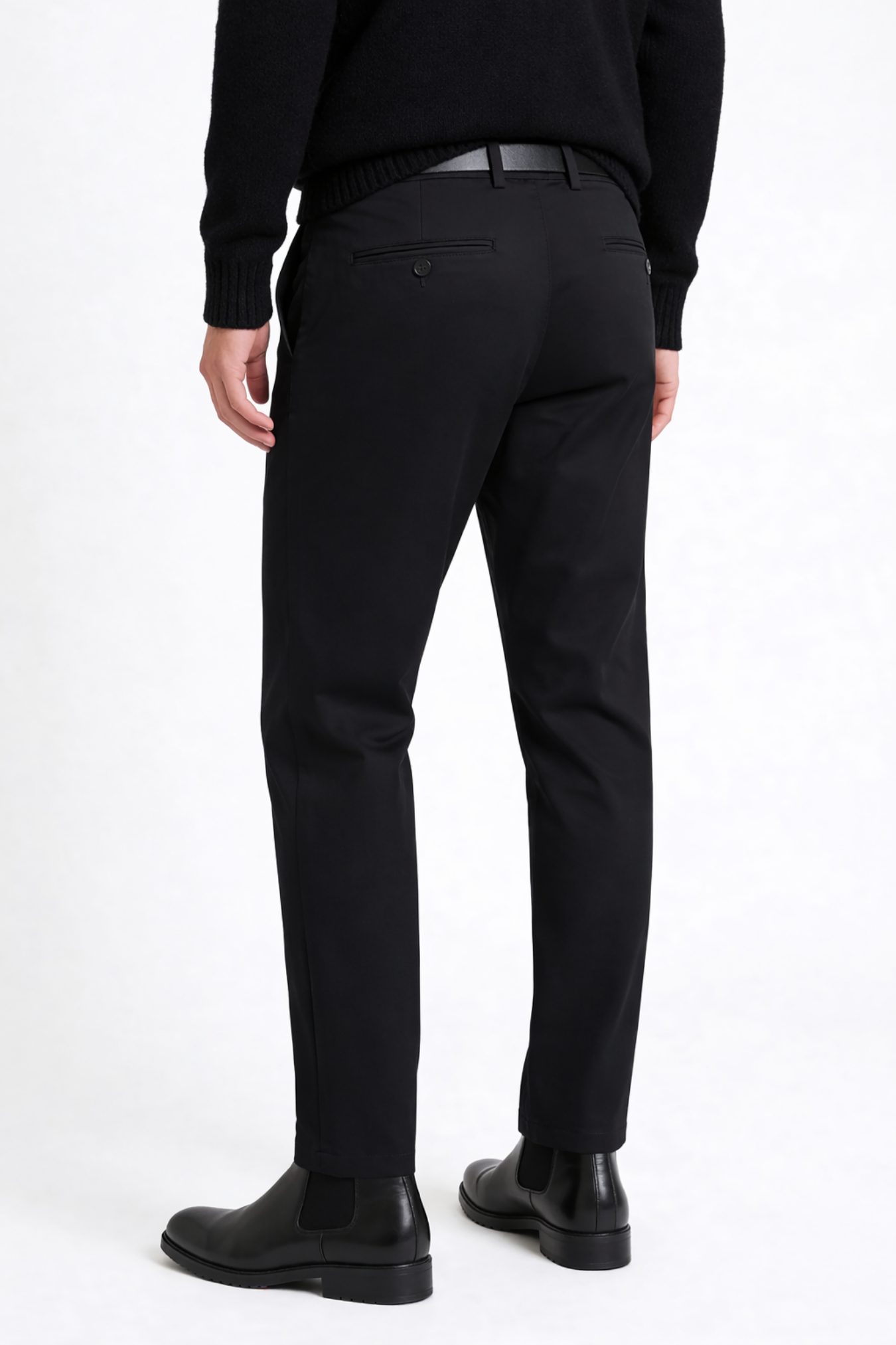 Famous guy posing with a black tailored stretch trouser of Lavencio