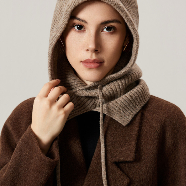 Averin Wool Hood