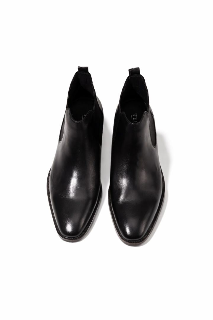 Premium men’s leather Chelsea boots in black with elastic side panels and sleek slip-on ankle boot design top view