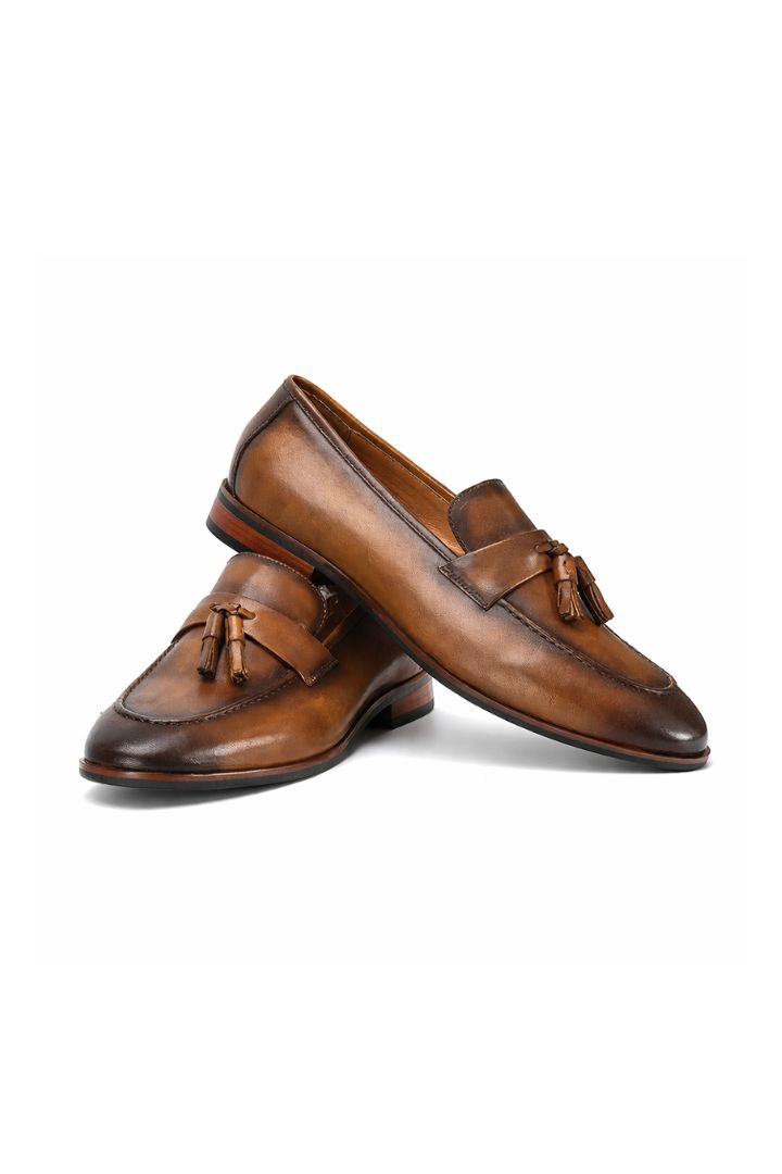 Men’s leather tassel loafers crafted from top-grain cowhide with classic slip-on dress loafer design
