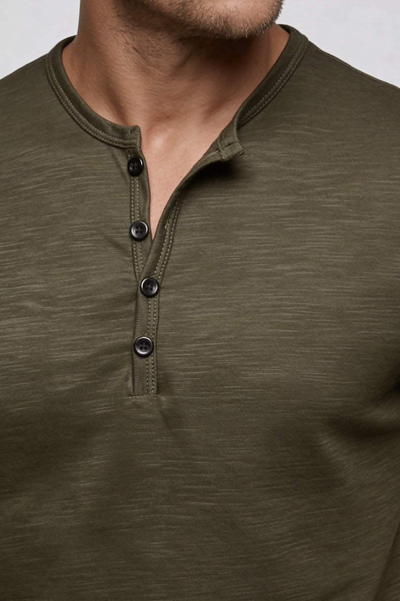 Men’s lightweight cotton blend henley shirt short sleeve breathable summer casual fitted tee in army green close-up