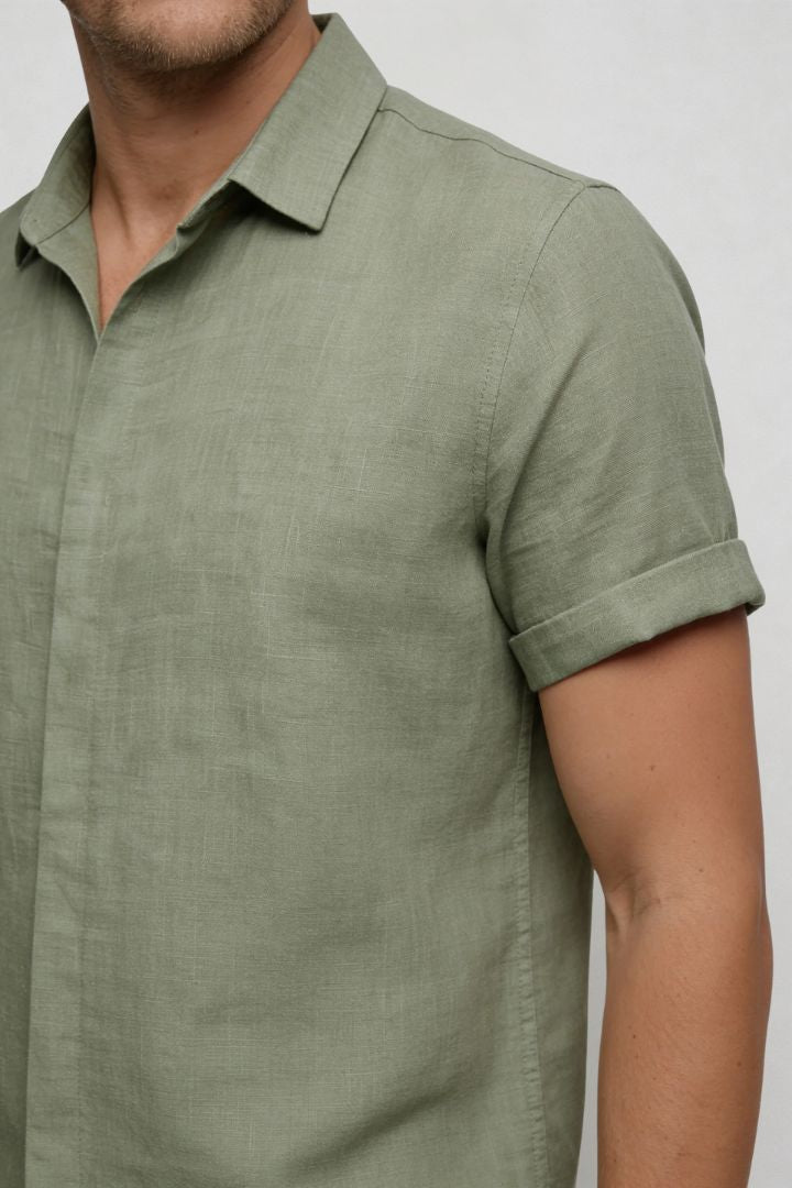 Men’s linen blend short sleeve Riviera shirt designed for breathable summer comfort in green close-up