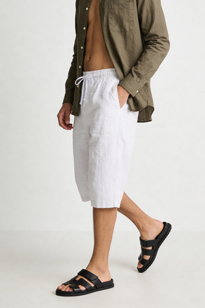 Trevor Linen Drawstring Capri Shorts - White