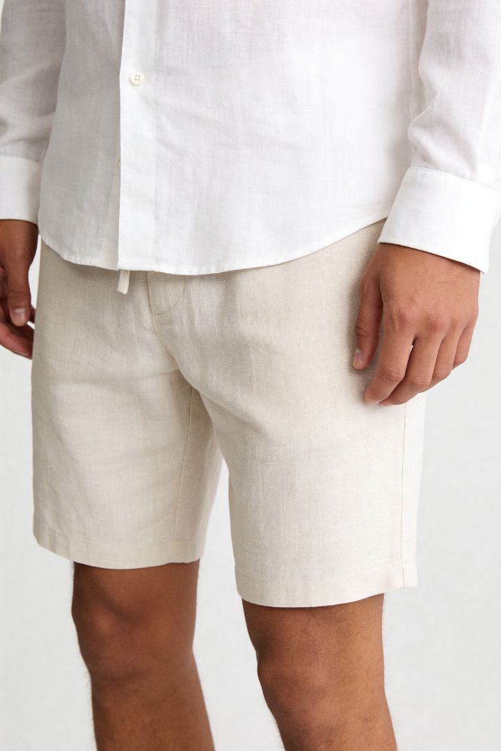 Men’s 100% linen sand drawstring shorts with elastic waist and relaxed summer fit close-up