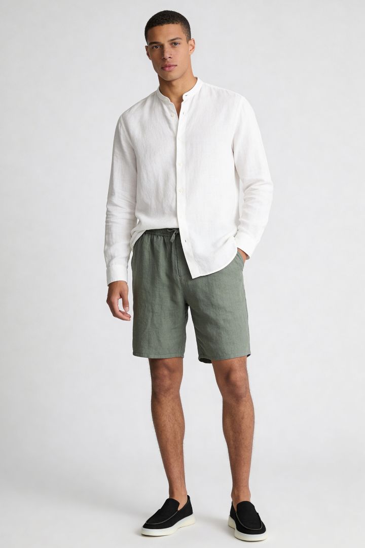 Men’s 100% linen green drawstring shorts with elastic waist and relaxed summer fit Lavencio model