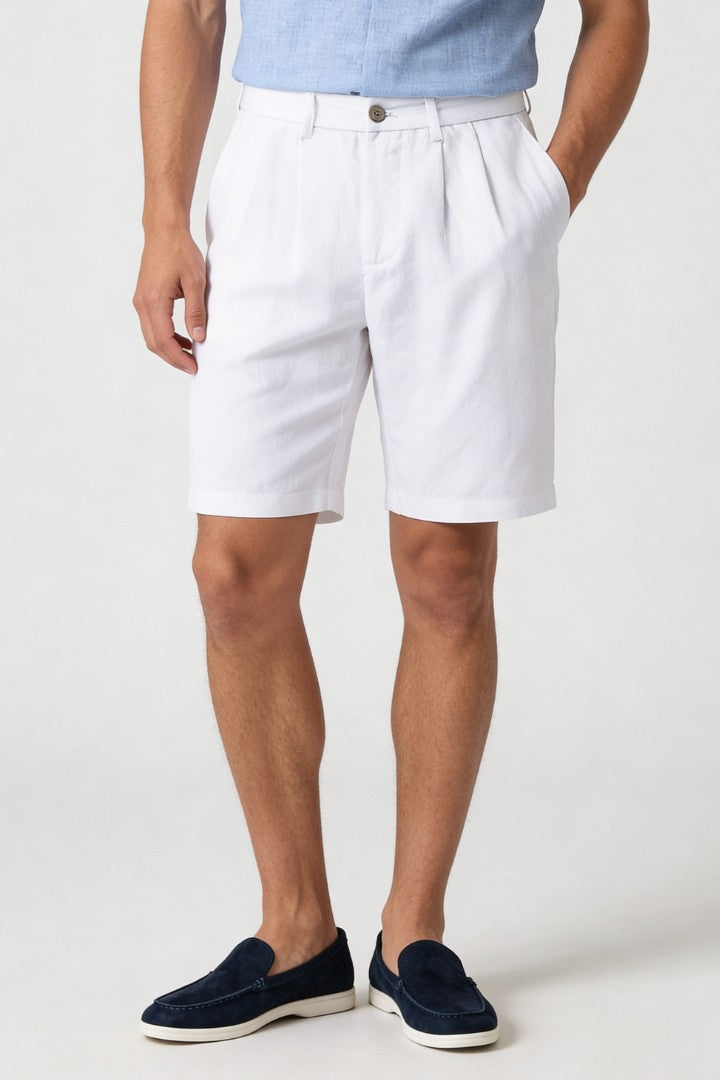 Men’s white pleated linen shorts in breathable lyocell linen blend with tailored summer fit