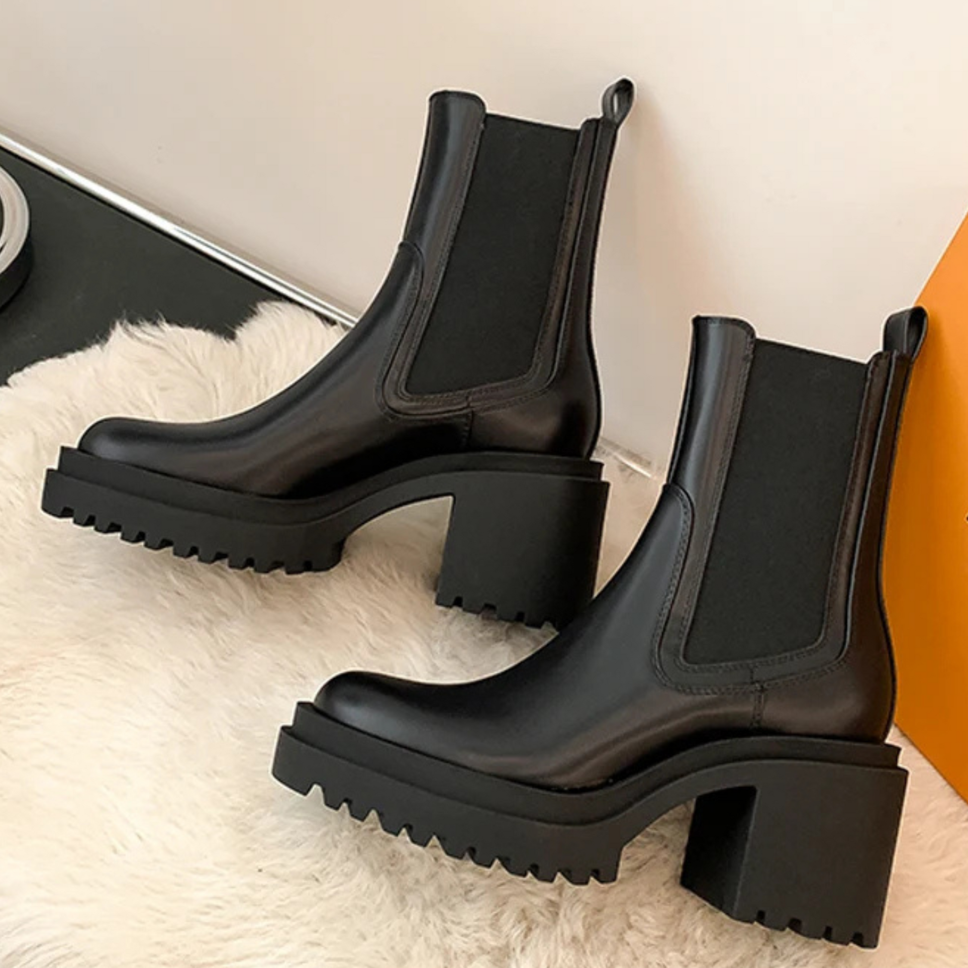 LUNA CHUNKY-HEELED BOOT - NOIR