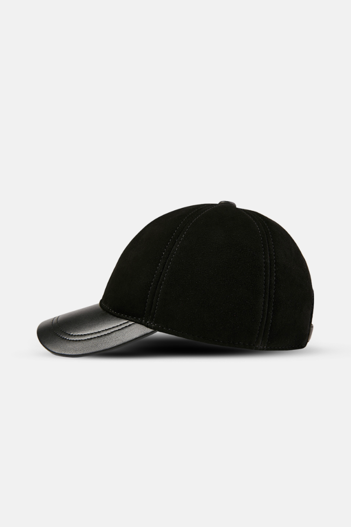 Men’s genuine leather baseball cap in black with curved brim and adjustable strap