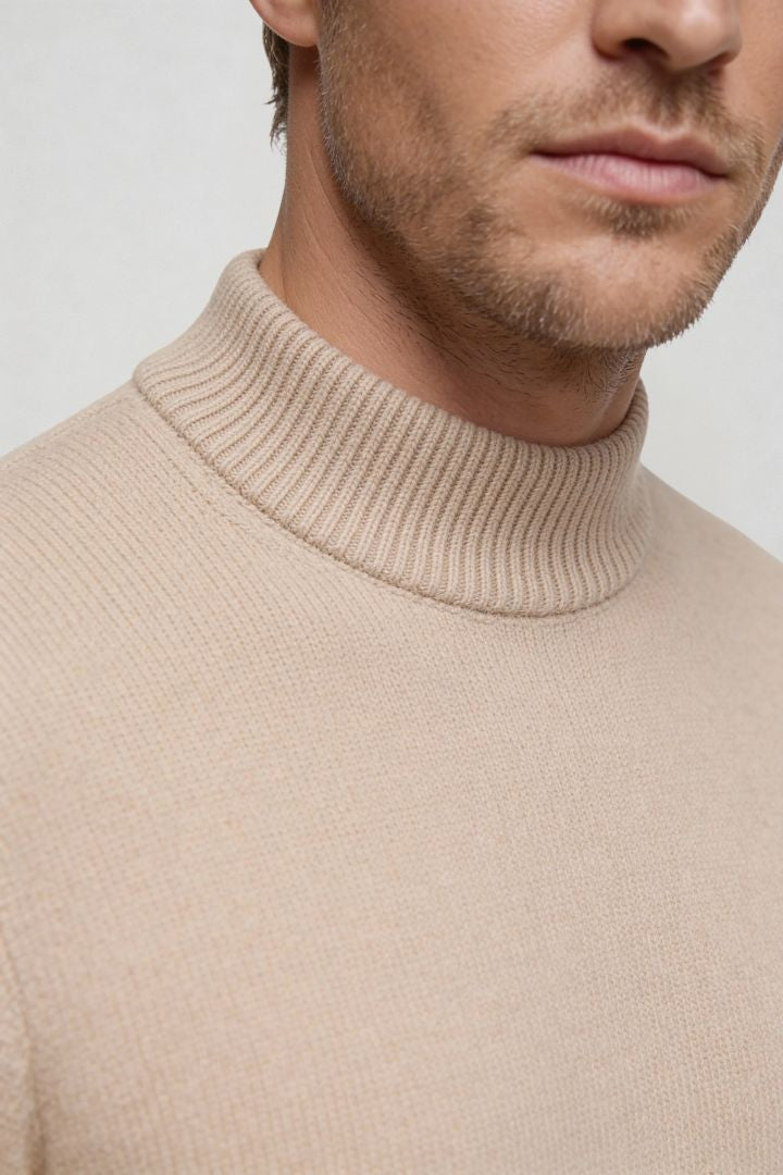 men’s 100% wool crewneck sweater lightweight smart casual pullover close-up