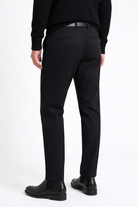 Famous guy posing with a black tailored stretch trouser of Lavencio